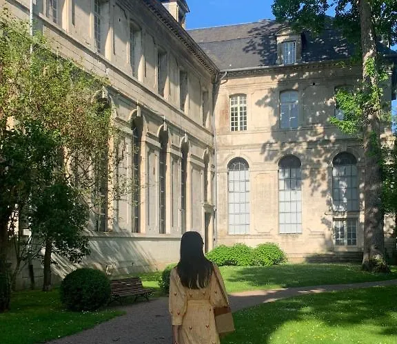 Maison Leontine Bed & Breakfast 3*